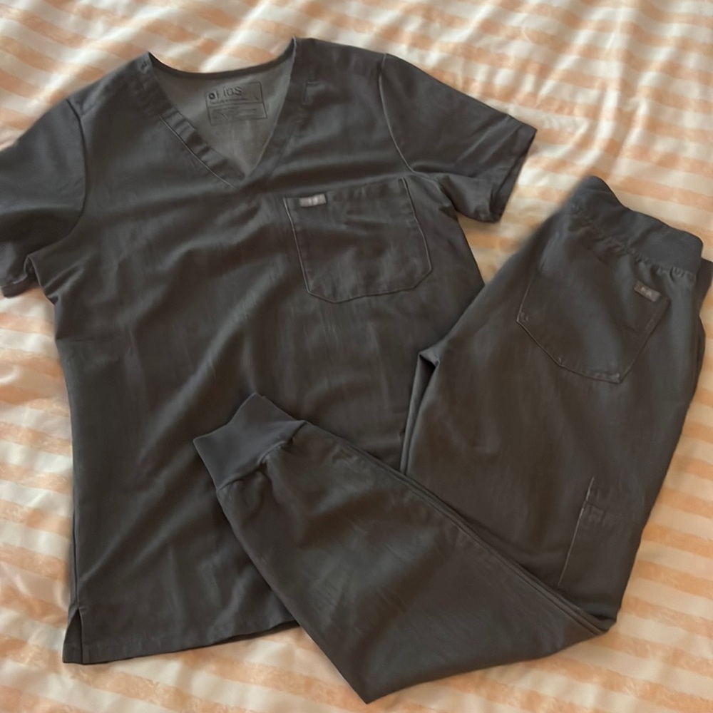 FIGS SCRUBS